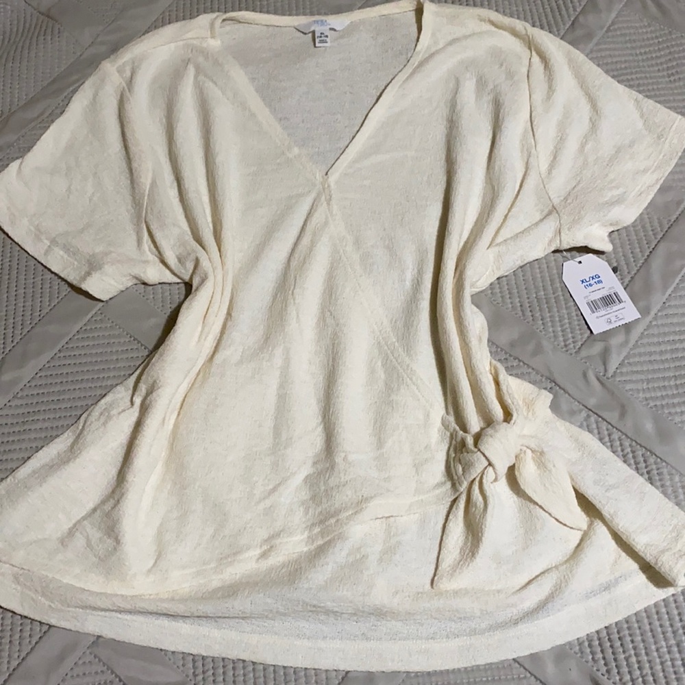 🦋 3 For $15 🦋Cute Side-Tie Shirt